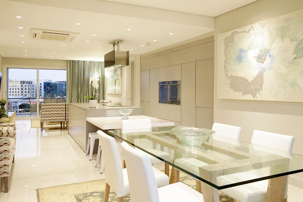 401 Carradale room 6