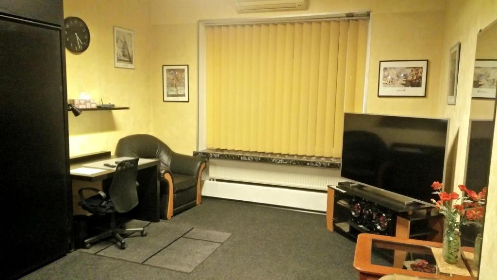 4 Stars Magheru Studio room 1