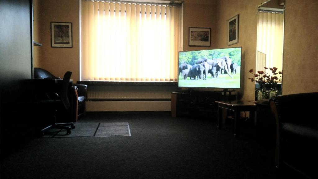 4 Stars Magheru Studio room 2