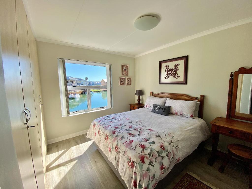 8 Jamaican Palms room 6
