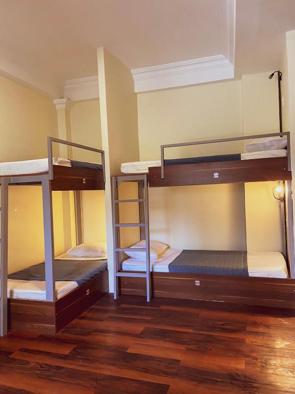 9 Hostel and Suites room 3