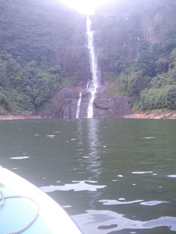 Achinika Holiday Inn room 2