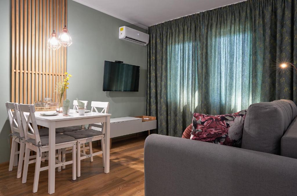 Adel Apartments room 6