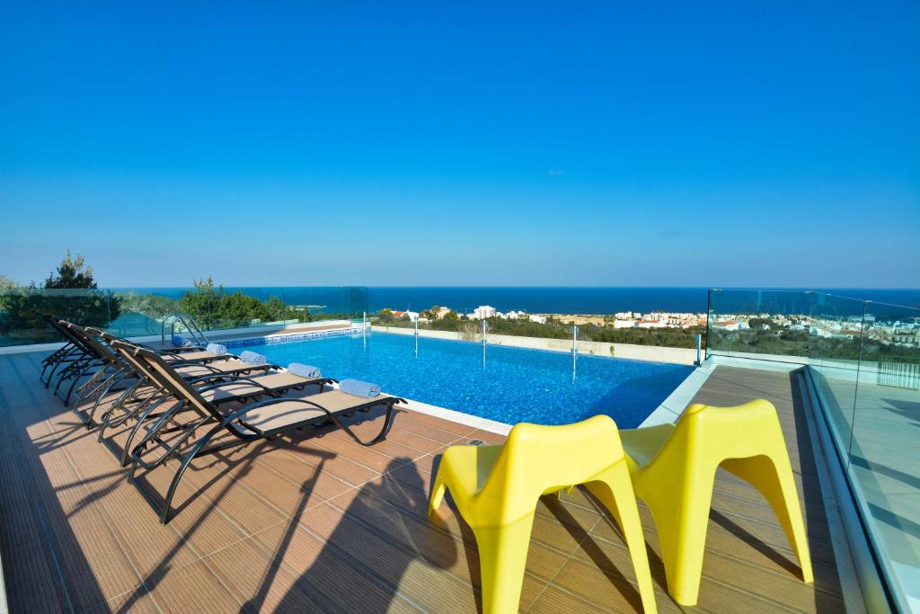 Aetopetra Luxury Villa room 1