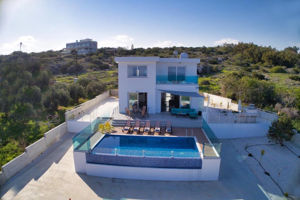 Aetopetra Luxury Villa room 4