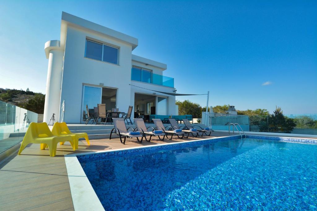 Aetopetra Luxury Villa room 6