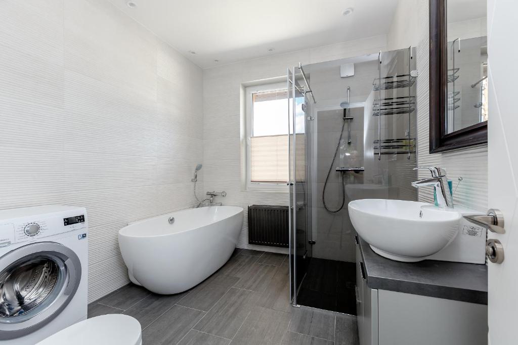 Amber Diamond room 5