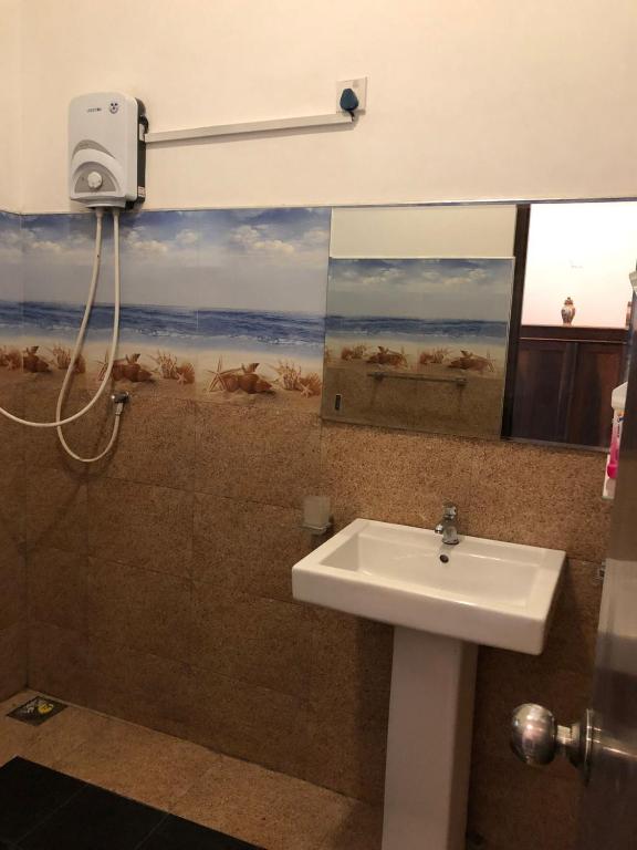 Anniewatte House room 4