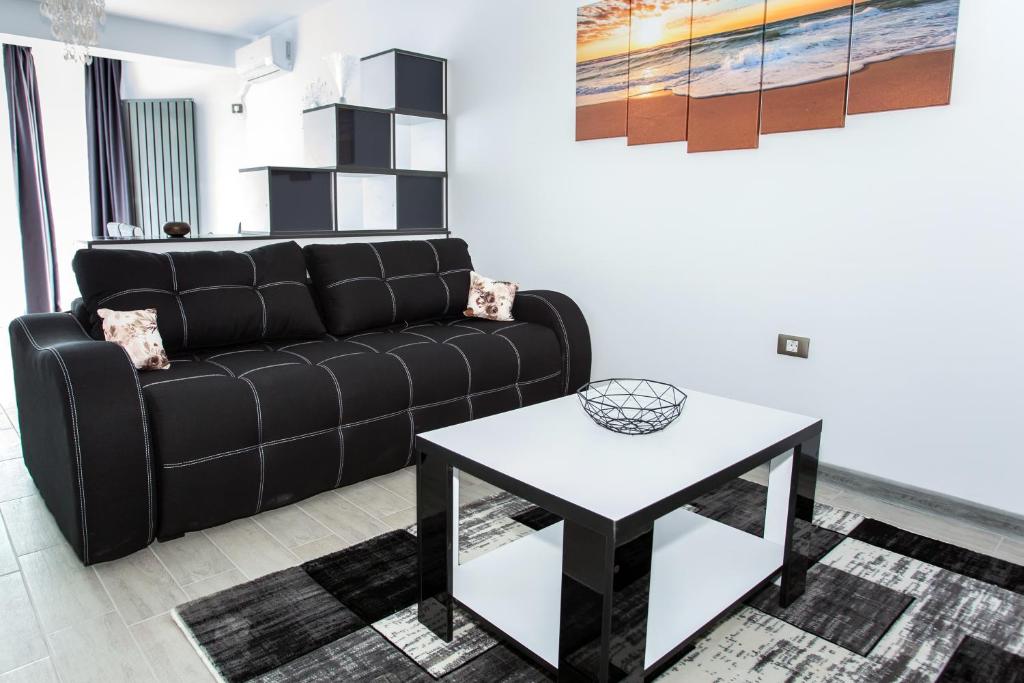 Apartament Black&White room 6