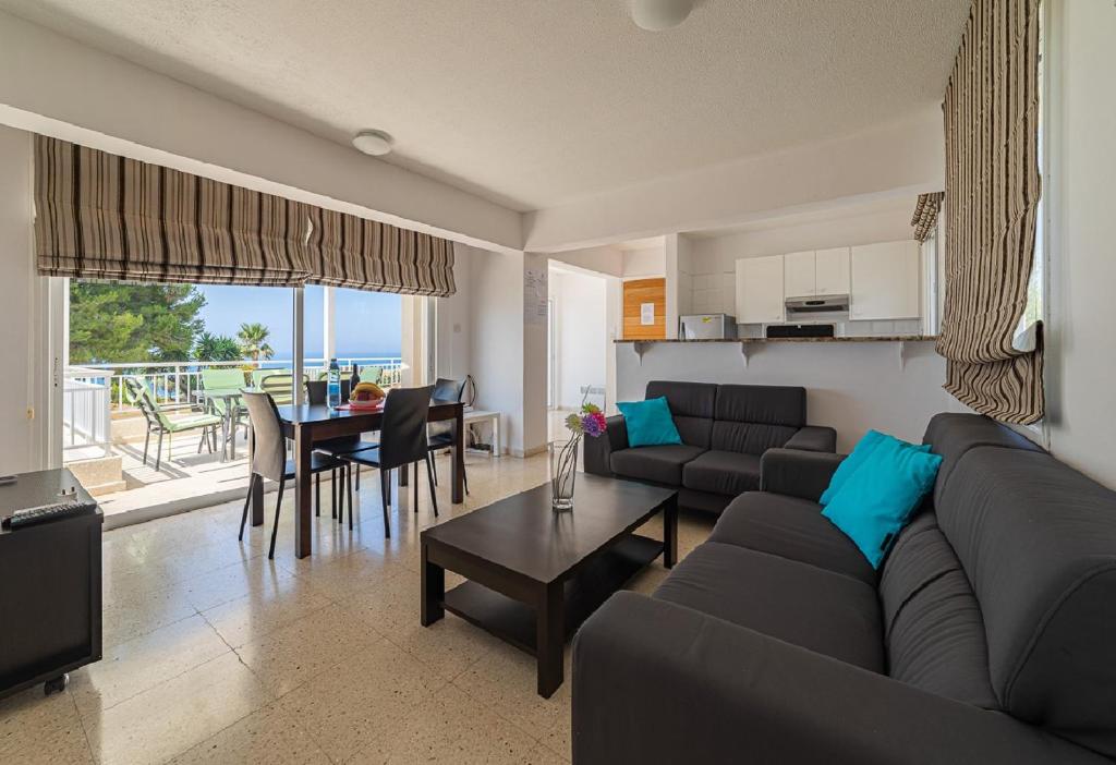 Apartment 14 in Coral Bay room 5