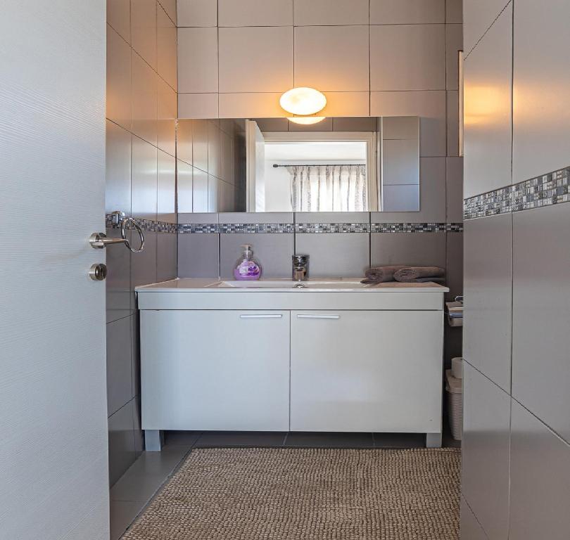 Apartment 14 in Coral Bay room 6