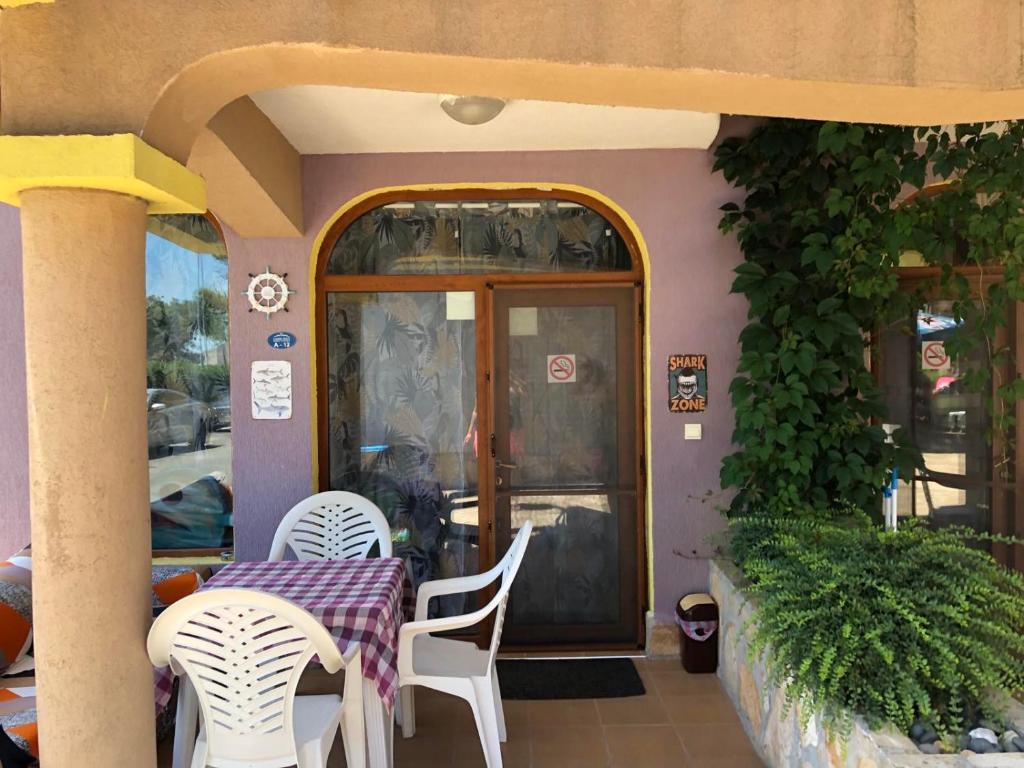 Apartment Black Sea Shark room 2