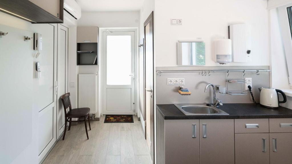 Seaside Studio Apartment THE RED FISH room 2