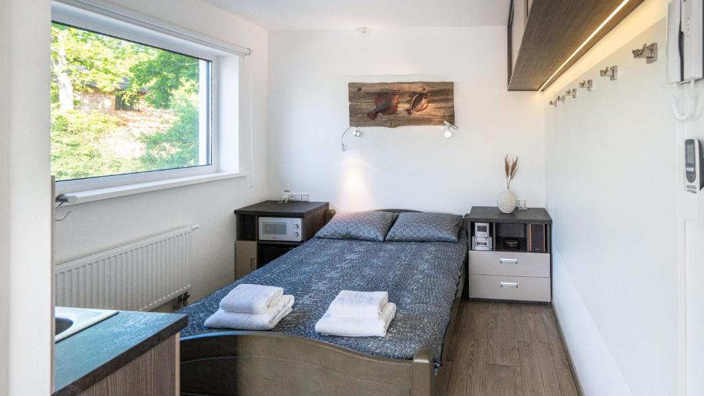 Seaside Studio Apartment THE RED FISH room 3