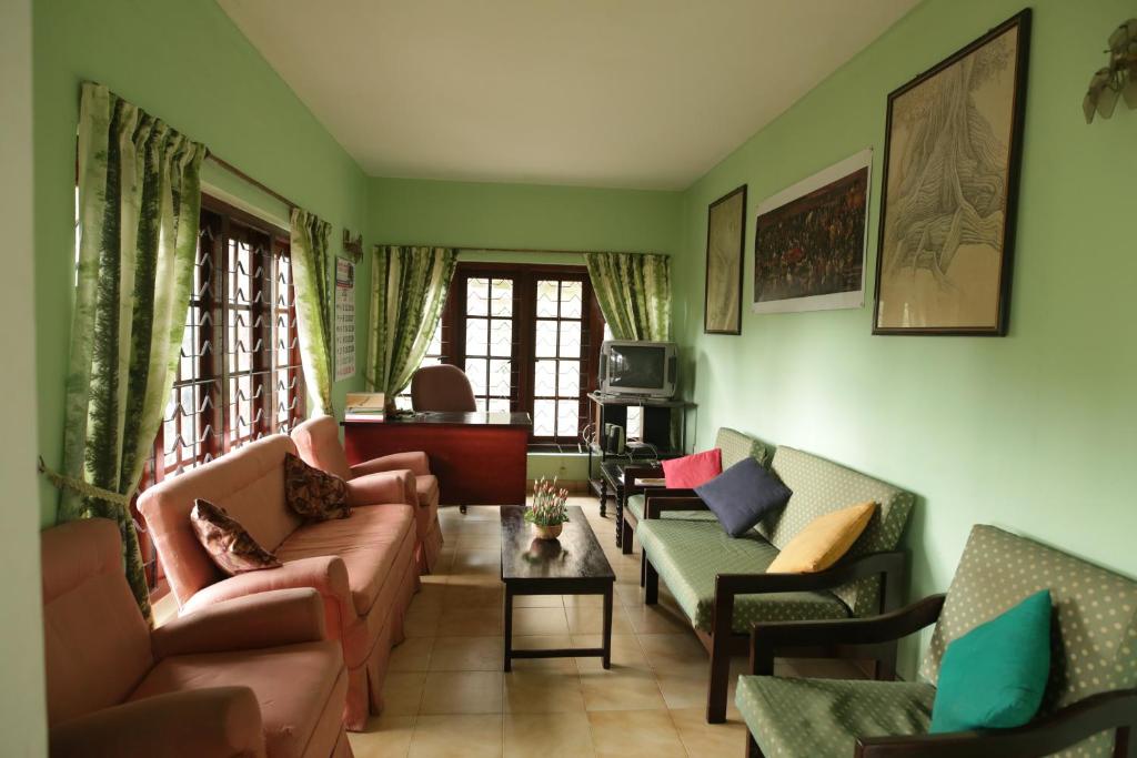 Araliya Holiday Bungalow room 1