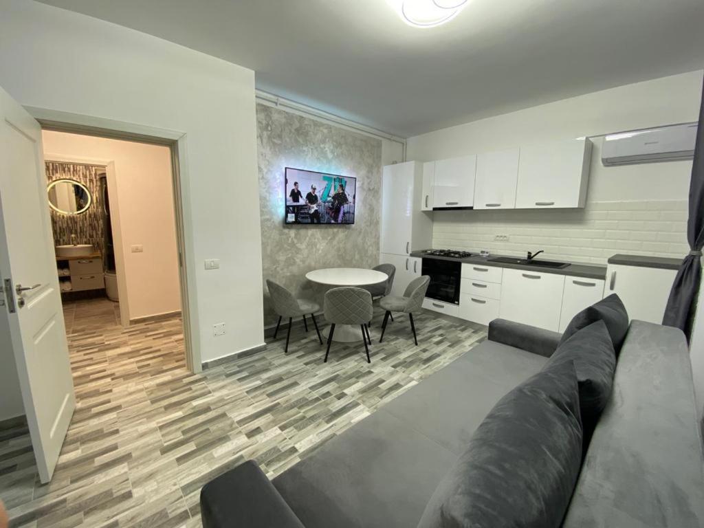 Aroa Studio Campus room 6
