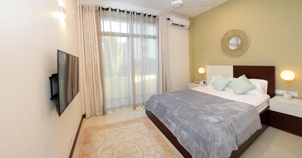 ARON'S Lavinia room 1
