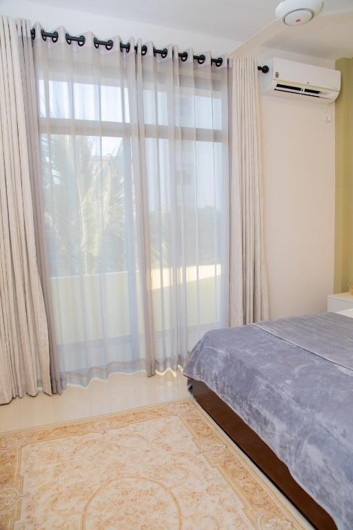 ARON'S Lavinia room 2