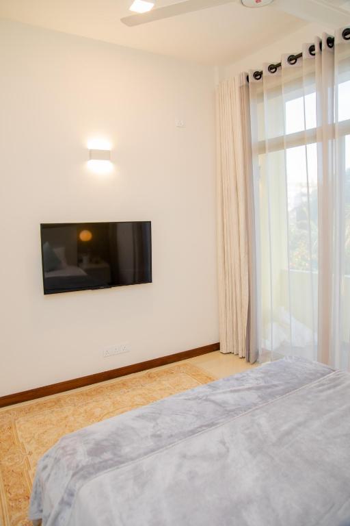 ARON'S Lavinia room 3