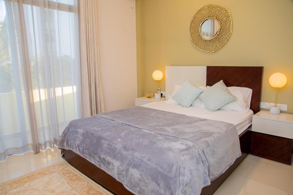 ARON'S Lavinia room 6