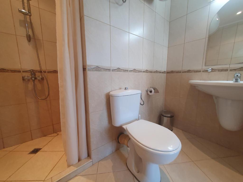 Ashton Hall room 6