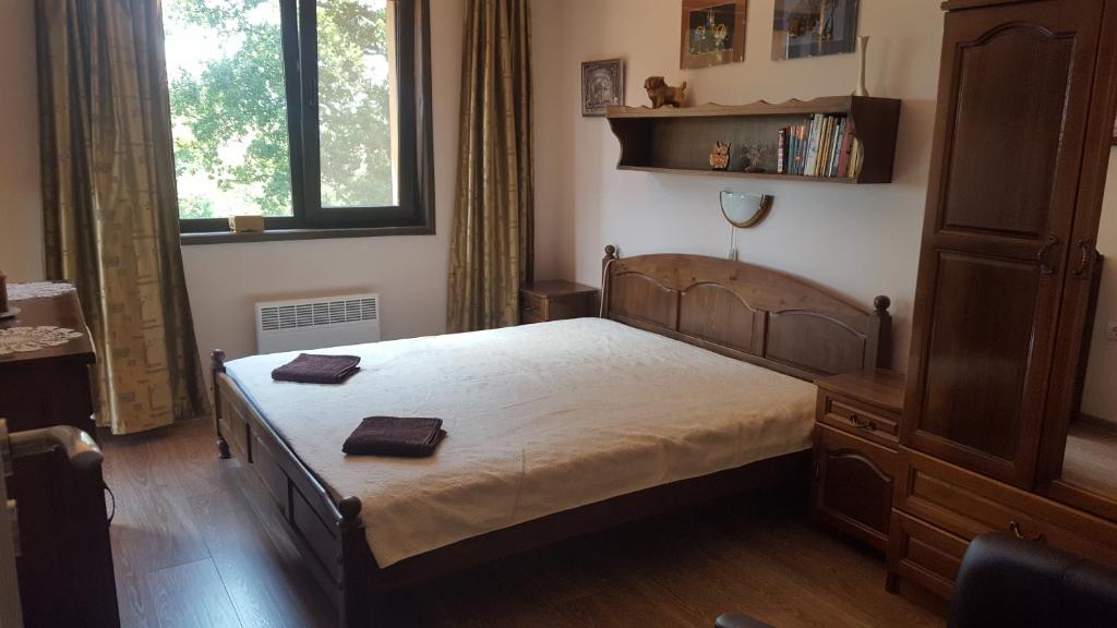 At Three Oaks Villa room 4