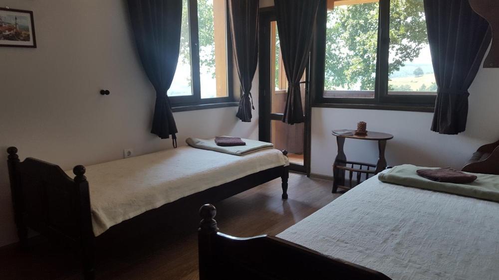 At Three Oaks Villa room 5