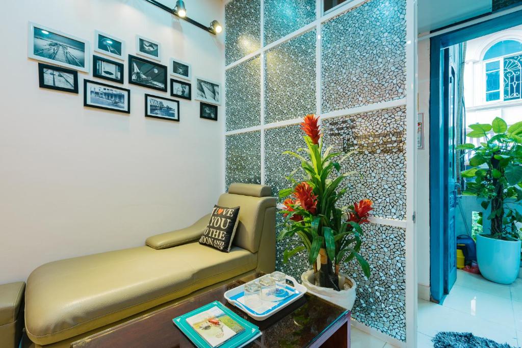Aura Home Boutique 1987 room 1