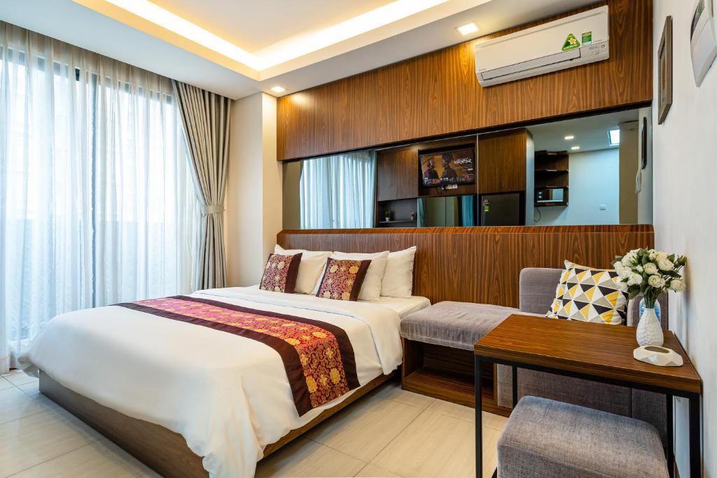 Aurora Apartment by Glenwood room 1