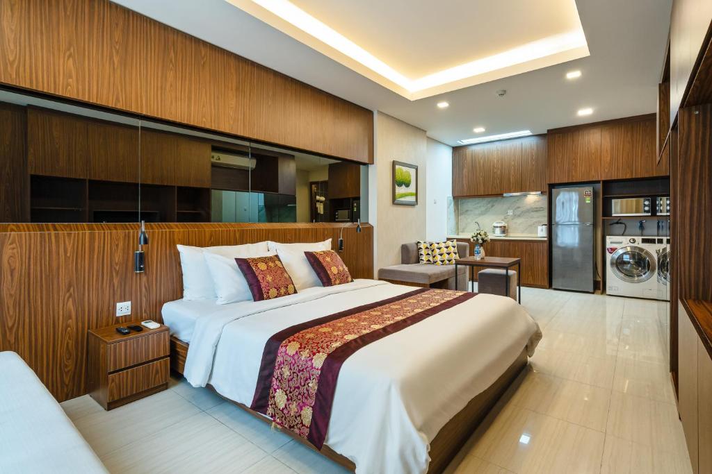 Aurora Apartment by Glenwood room 2