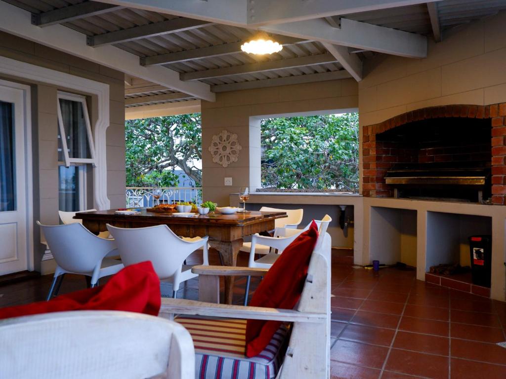 Authentic Mossel Bay room 2