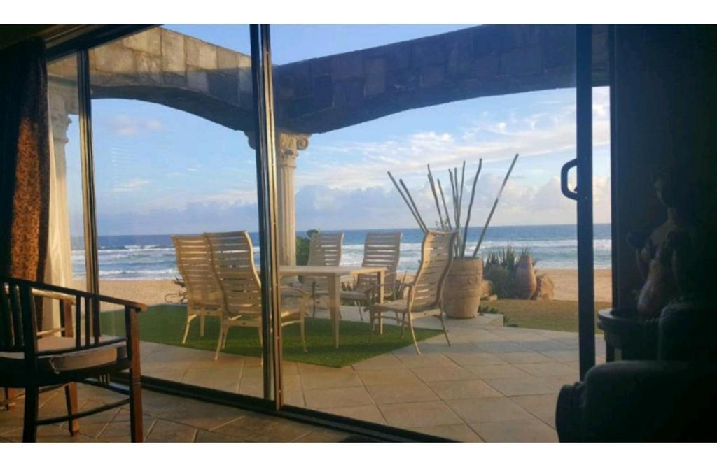 Beachfront House room 3