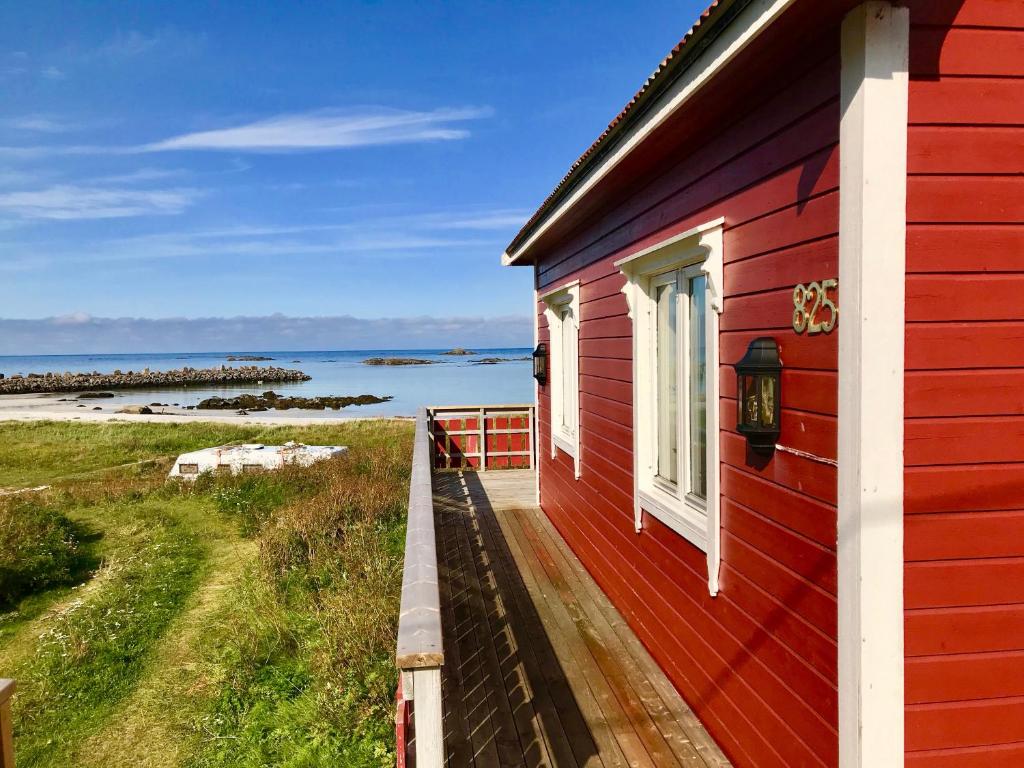 Beach View Lofoten room 1