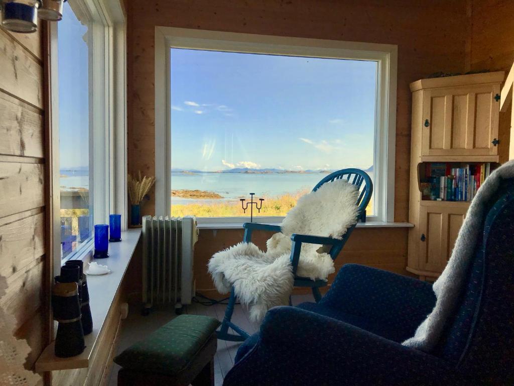 Beach View Lofoten room 3
