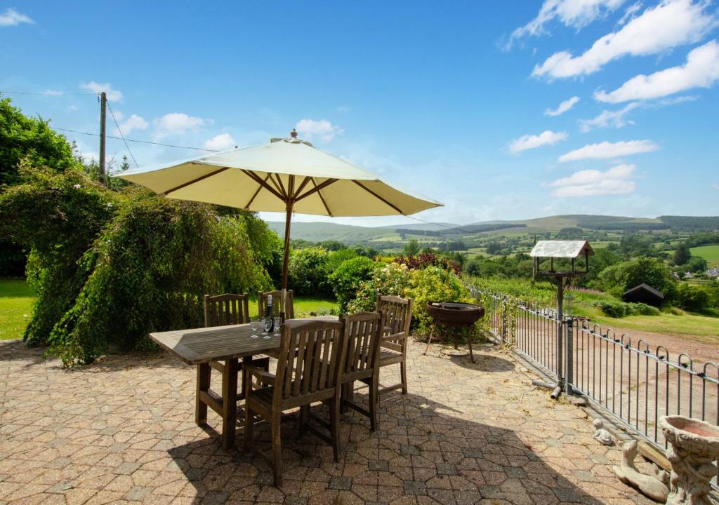 Bedlwyncoch Farmhouse room 2