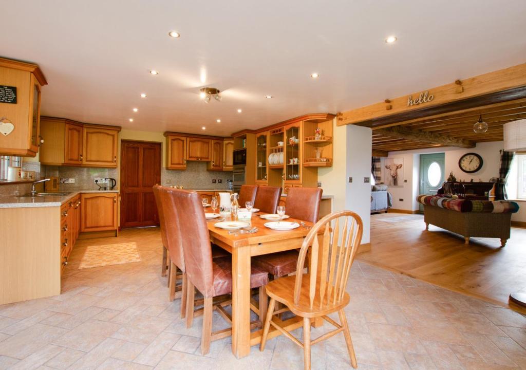 Bedlwyncoch Farmhouse room 6