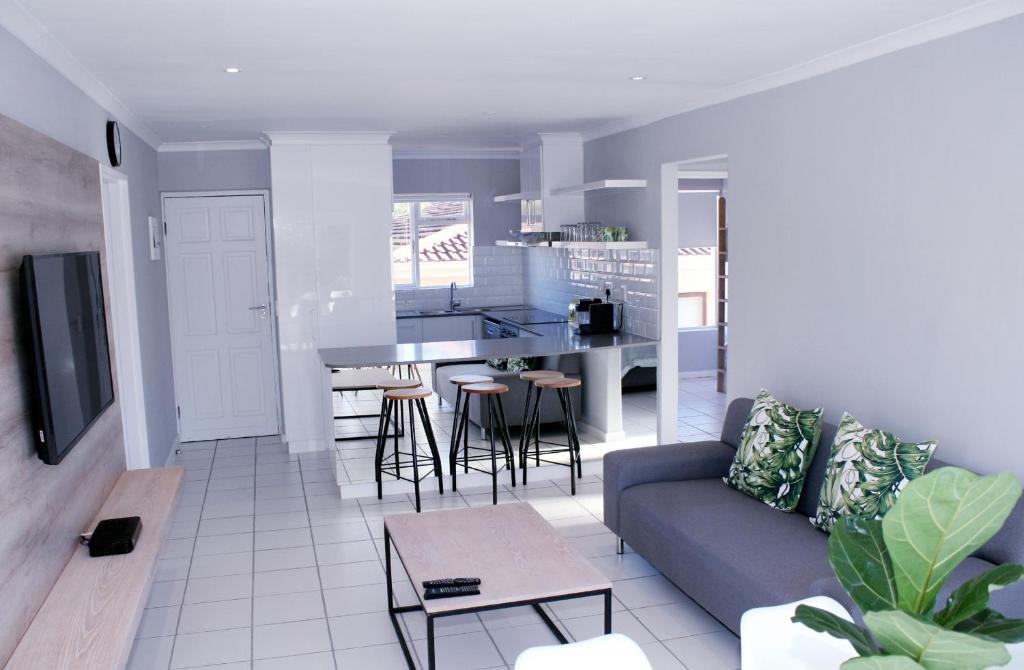 Bell Rock Apartments room 2
