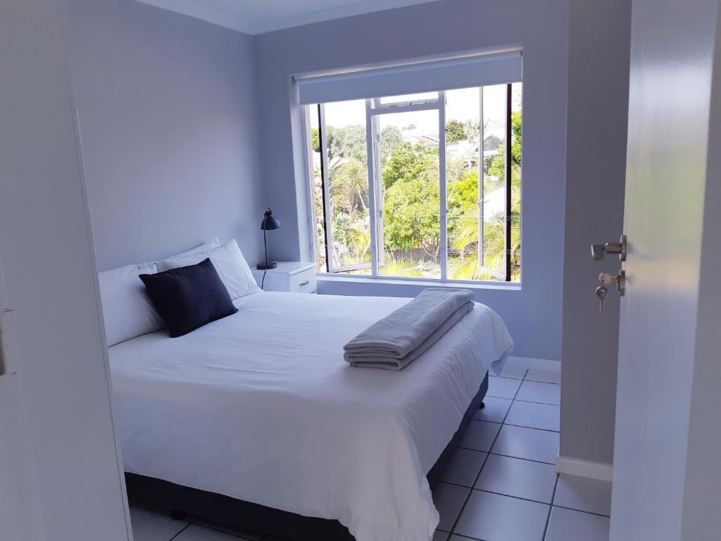 Bell Rock Apartments room 6