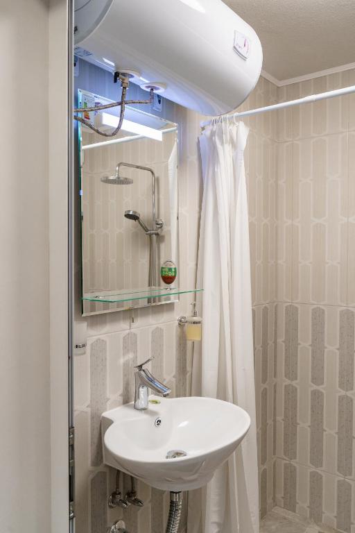 Bell Tower Apartments room 6