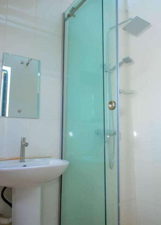 Bestend International Luxuary Hotel and Suites room 5