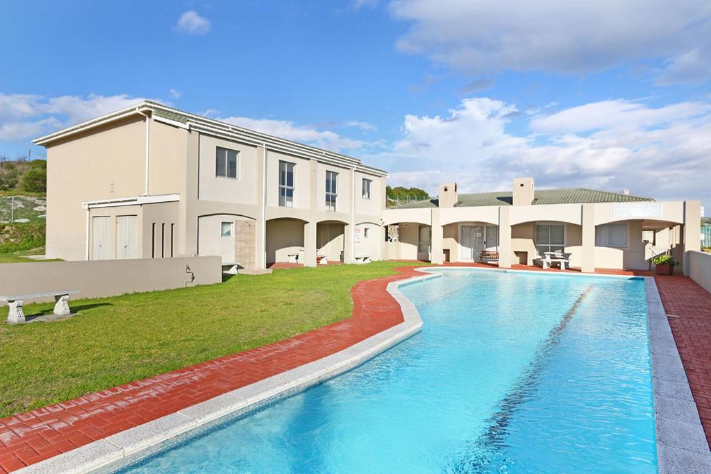 Big Bay Beach Club room 5