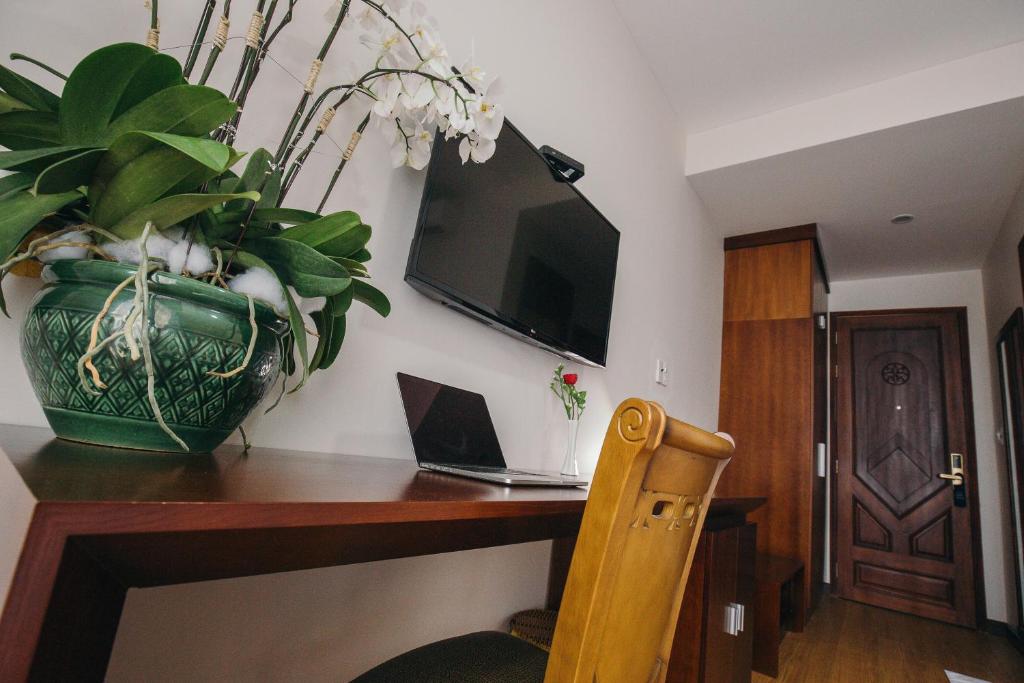 Blue Star Hotel room 5