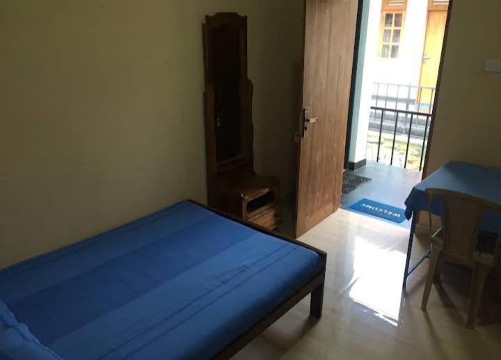 Blue Water Hotel room 5