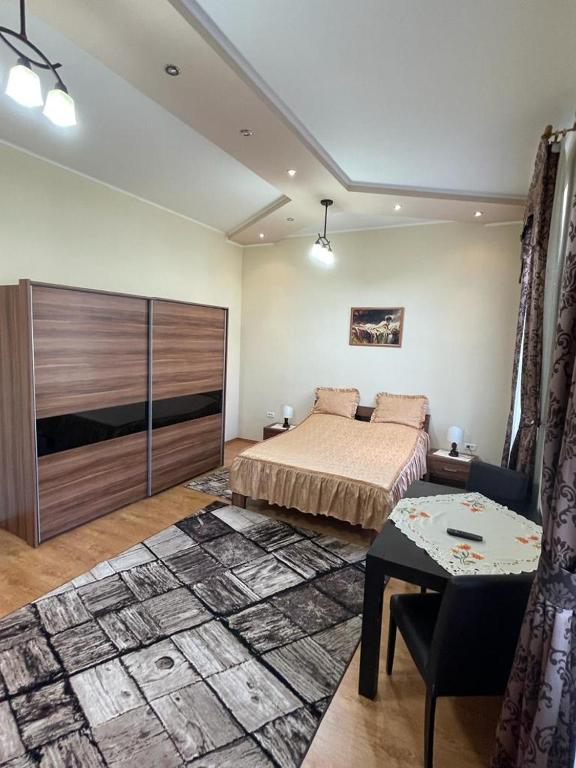 Boutique Central room 6