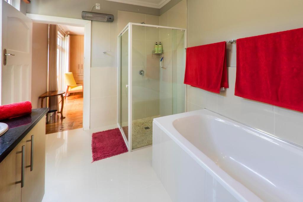 B's Place room 3