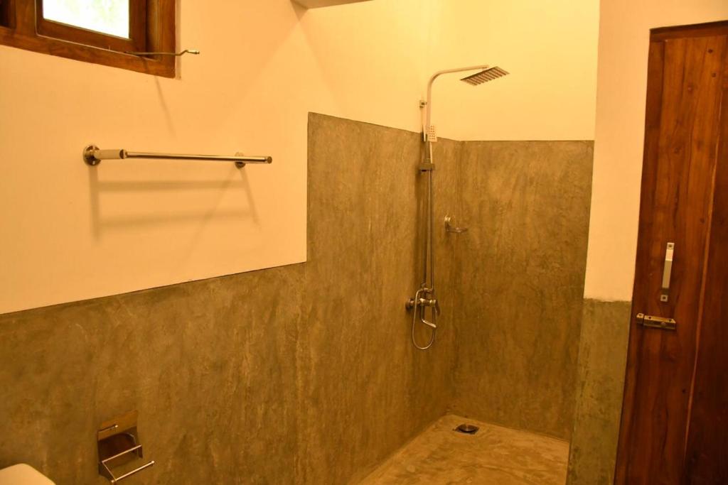 Buddika Safari & Resort room 5