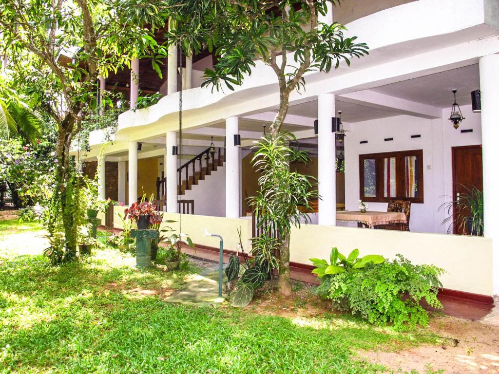 C-Lanka Guest House room 6