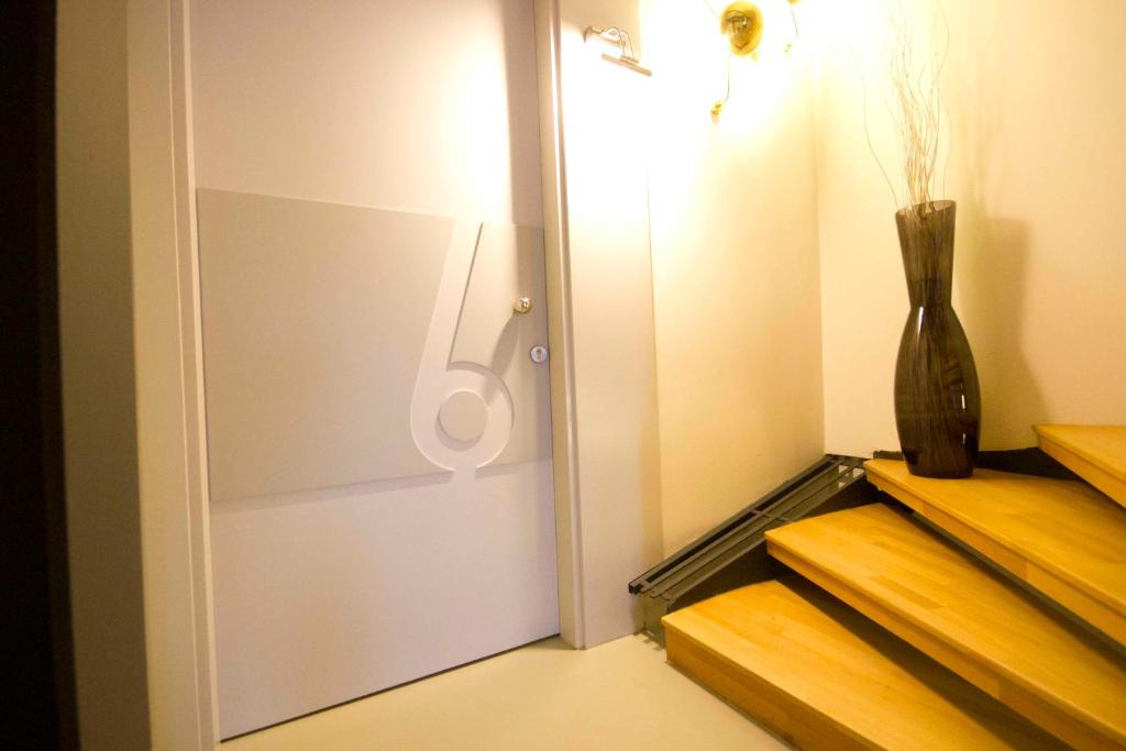 Calanthe Residence room 6