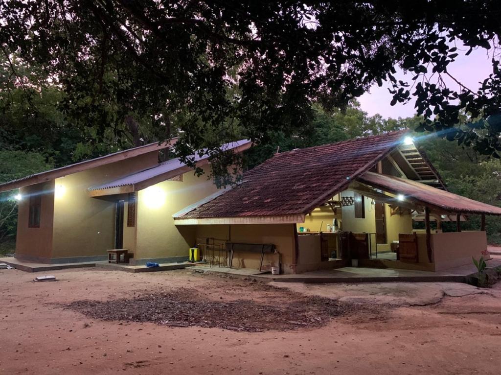 Captain's Cottage at YALA room 4