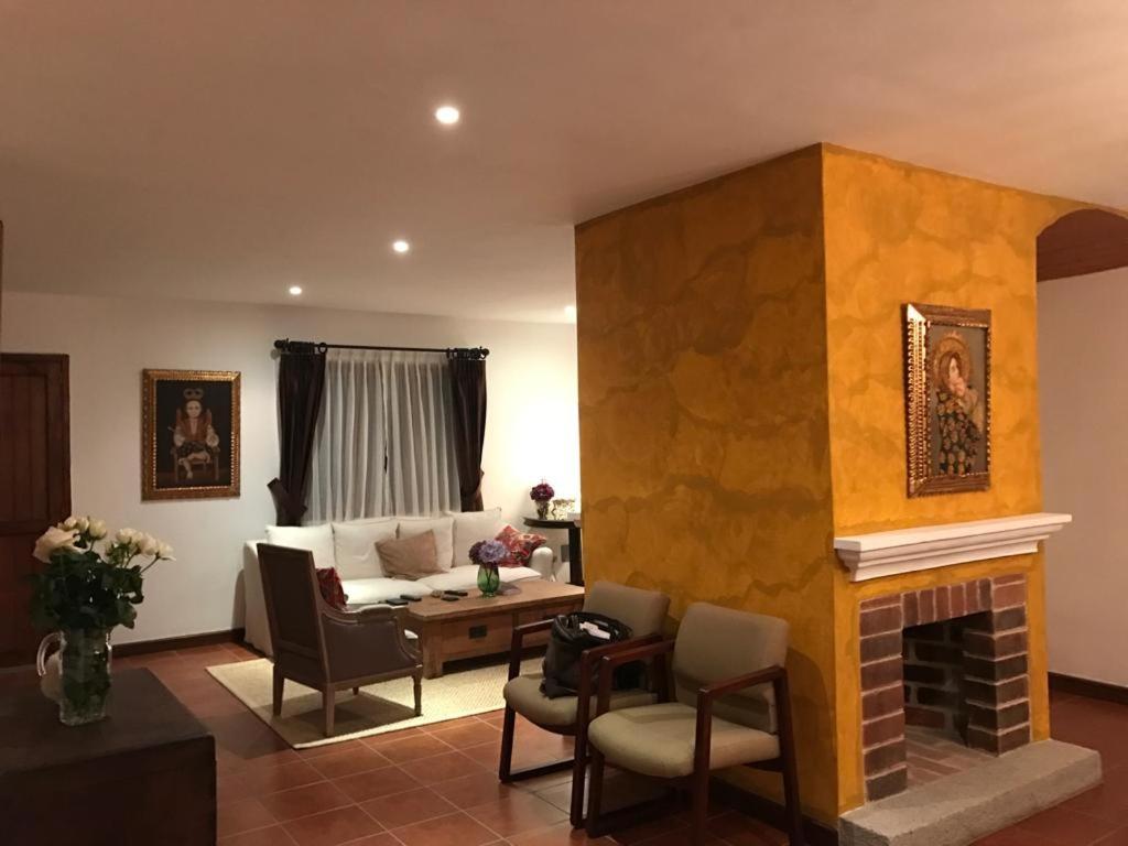 Casa de Esperanza room 1